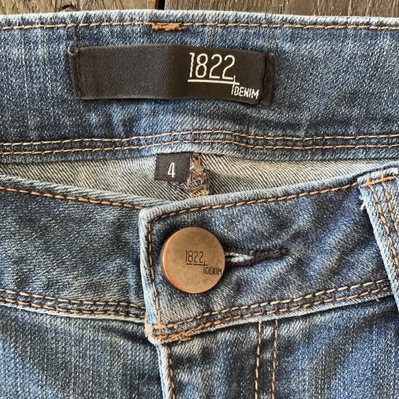 EUC Distressed Step Hem Ankle Jeans - Picture 2 of 6